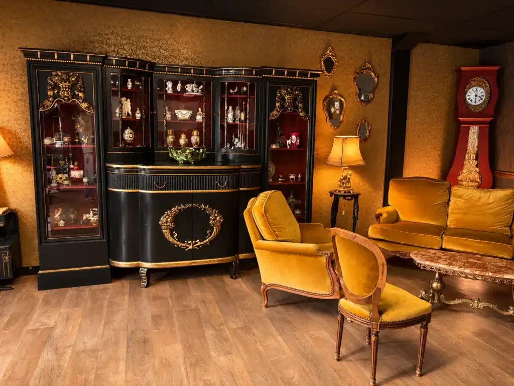 Salon et vitrine — salle de réception Neurones à Éragny